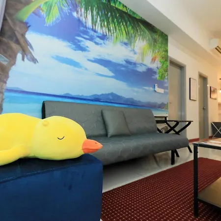 Family Friendly Stay At Sutera Avenue, Near Imago